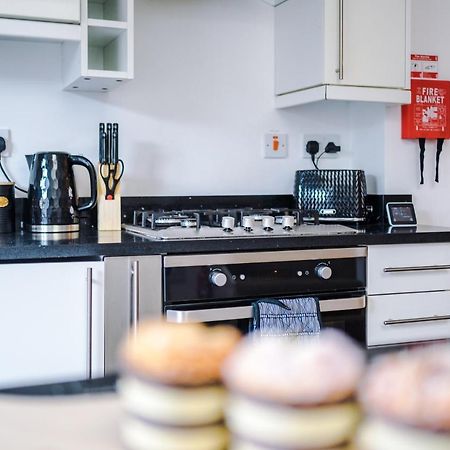 Pristine 2-Bed House In Chester By 53 Degrees Property, Ideal For Families & Small Groups, Great Location - Sleeps 6 Hough Green エクステリア 写真