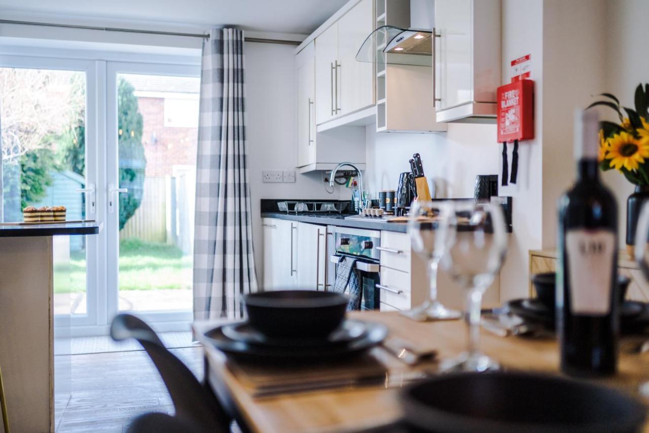 Hough Green Pristine 2-Bed House In Chester By 53 Degrees Property, Ideal For Families & Small Groups, Great Location - Sleeps 6ヴィラ エクステリア 写真