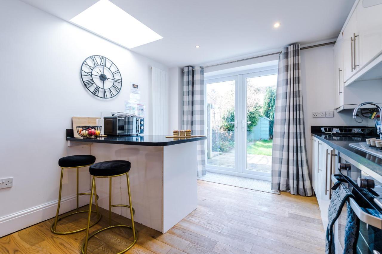 Pristine 2-Bed House In Chester By 53 Degrees Property, Ideal For Families & Small Groups, Great Location - Sleeps 6 Hough Green エクステリア 写真