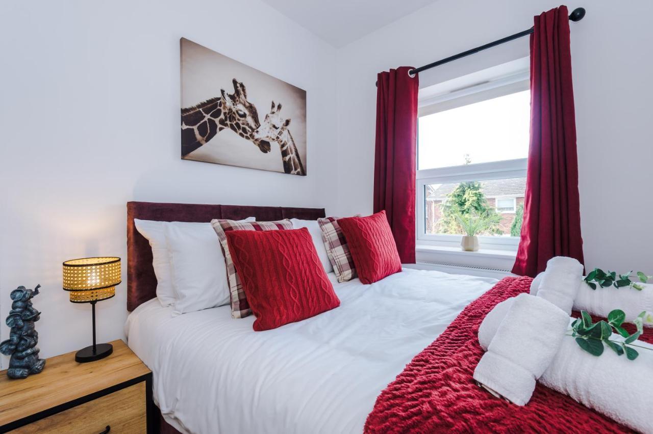 Pristine 2-Bed House In Chester By 53 Degrees Property, Ideal For Families & Small Groups, Great Location - Sleeps 6 Hough Green エクステリア 写真