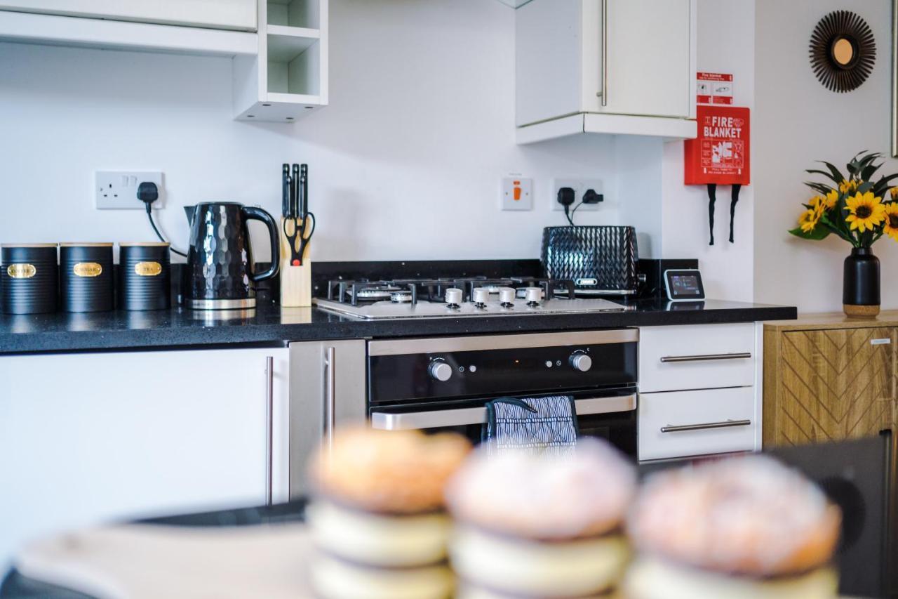 Pristine 2-Bed House In Chester By 53 Degrees Property, Ideal For Families & Small Groups, Great Location - Sleeps 6 Hough Green エクステリア 写真
