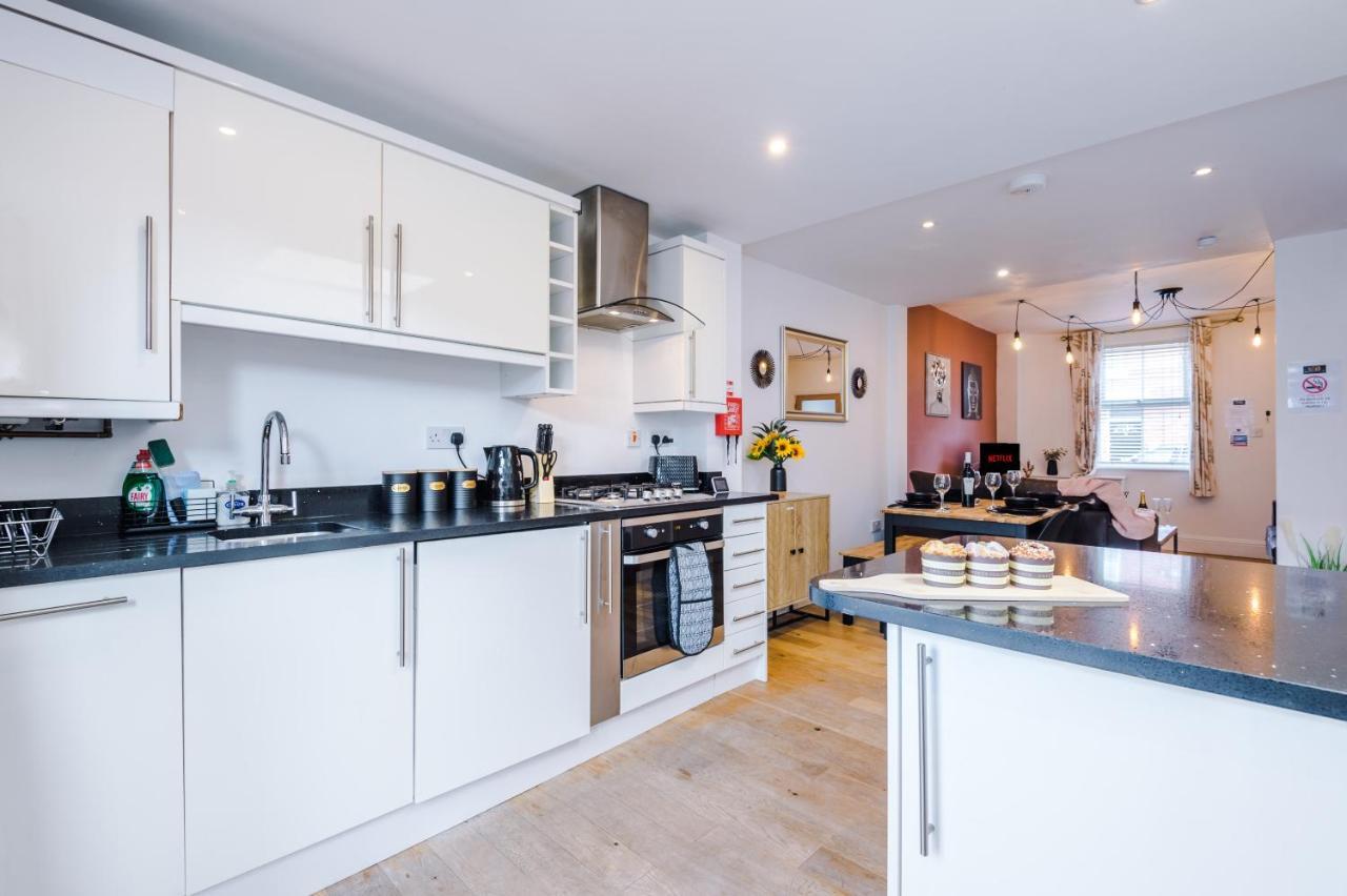 Pristine 2-Bed House In Chester By 53 Degrees Property, Ideal For Families & Small Groups, Great Location - Sleeps 6 Hough Green エクステリア 写真